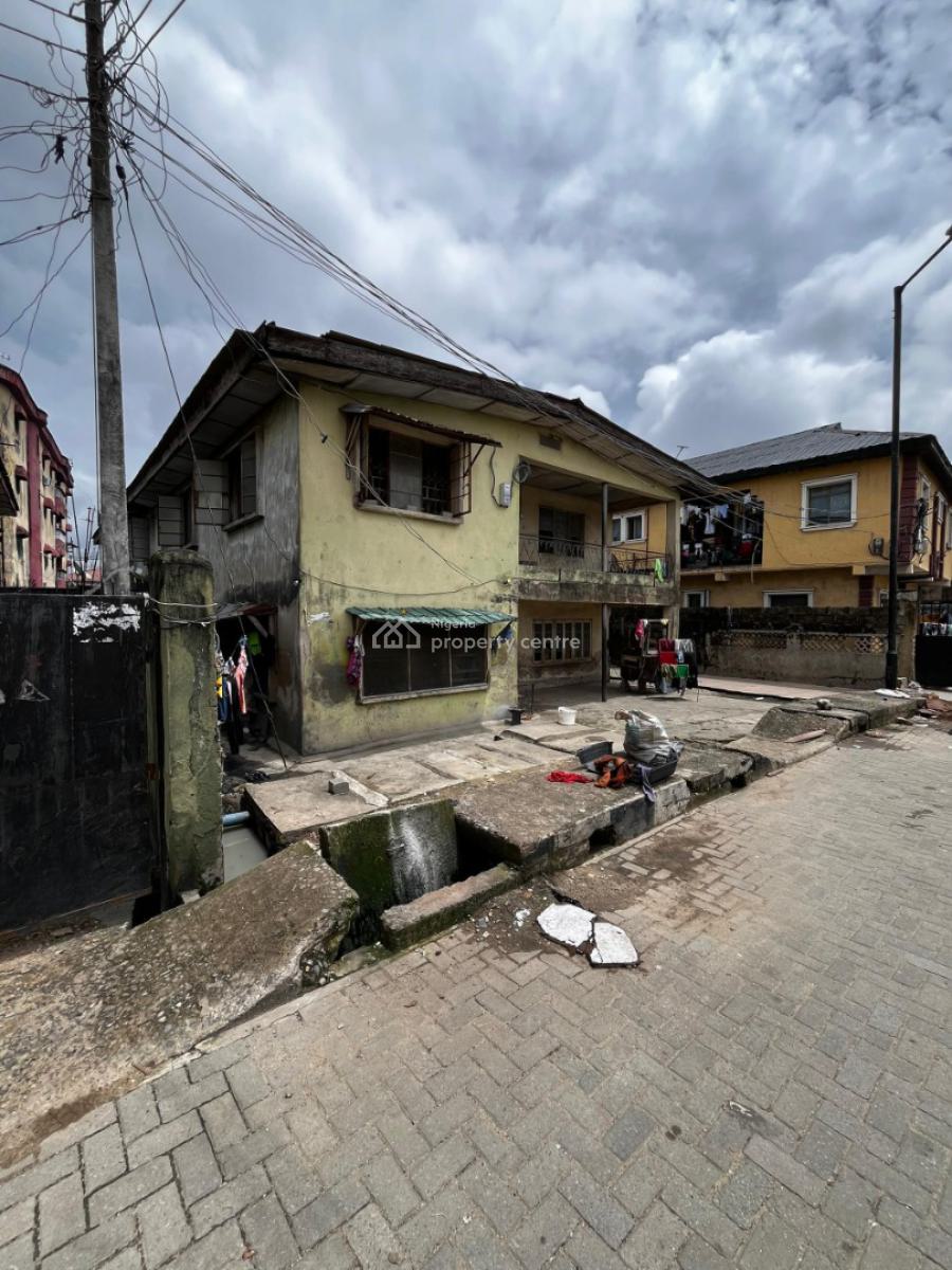 Dilapidated Building in a Good Neighbourhood, Surulere, Lagos, Detached Duplex for Sale
