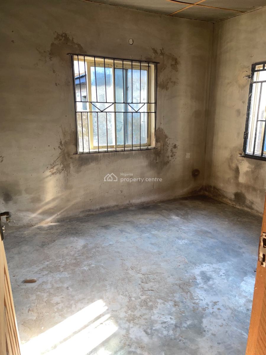 Spacious 2 Bedroom Flat, Oreta Road, Igbogbo, Ikorodu, Lagos, Flat / Apartment for Rent