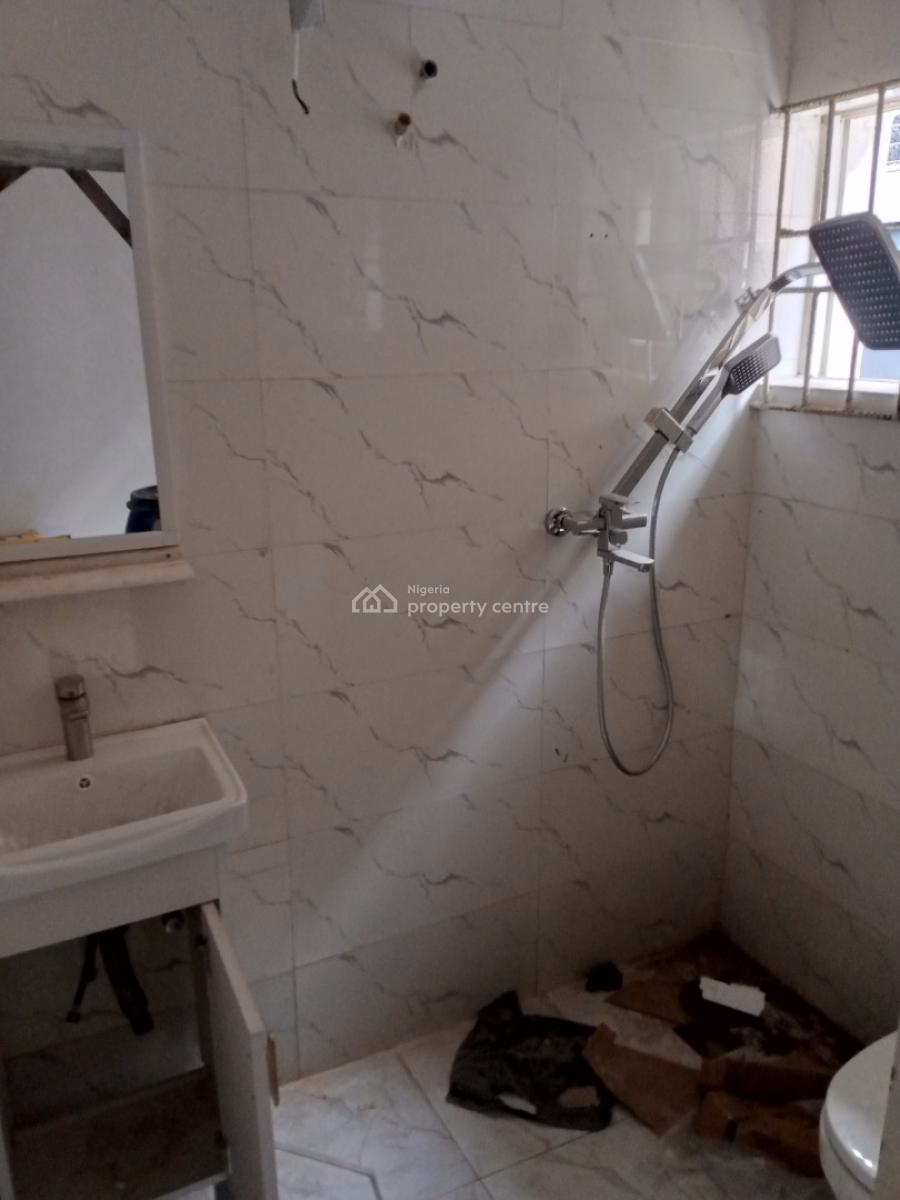 Lovely 3 Bedroom Flat Apartment, Gra Phase 1, Magodo, Lagos, Flat / Apartment for Rent