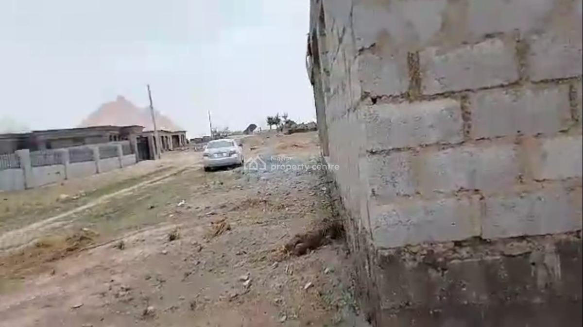 Massive 3 Bedroom Estate Bungalow, Dagbana, Phase 5, Jikwoyi, Abuja, Detached Bungalow for Sale