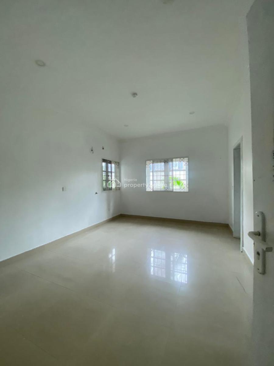 3 Bedrooms Downstairs Flat with a Bq, Main Lekki Phase 1, Lekki Phase 1, Lekki, Lagos, Flat / Apartment for Rent