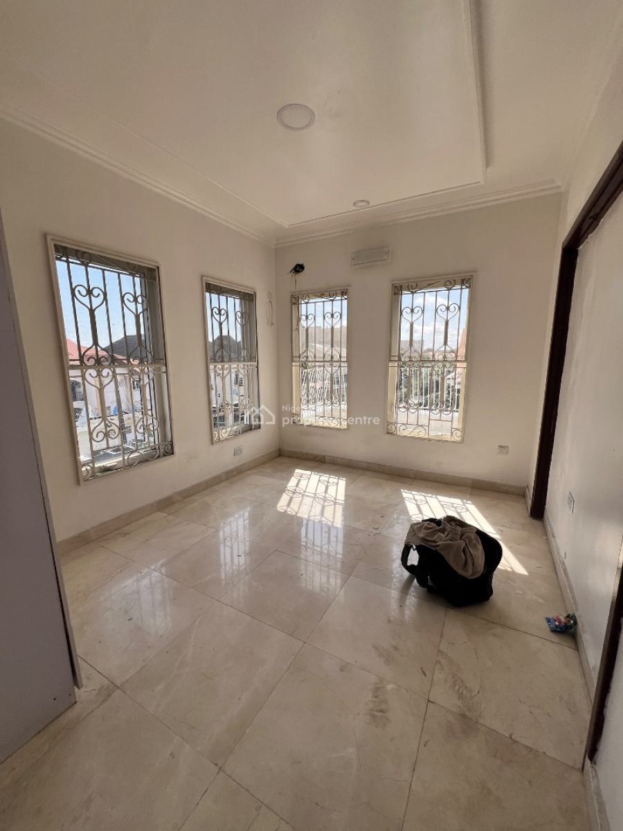 Spacious 3 Bedroom Apartment, Lekki Phase 1, Lekki, Lagos, Flat / Apartment for Rent