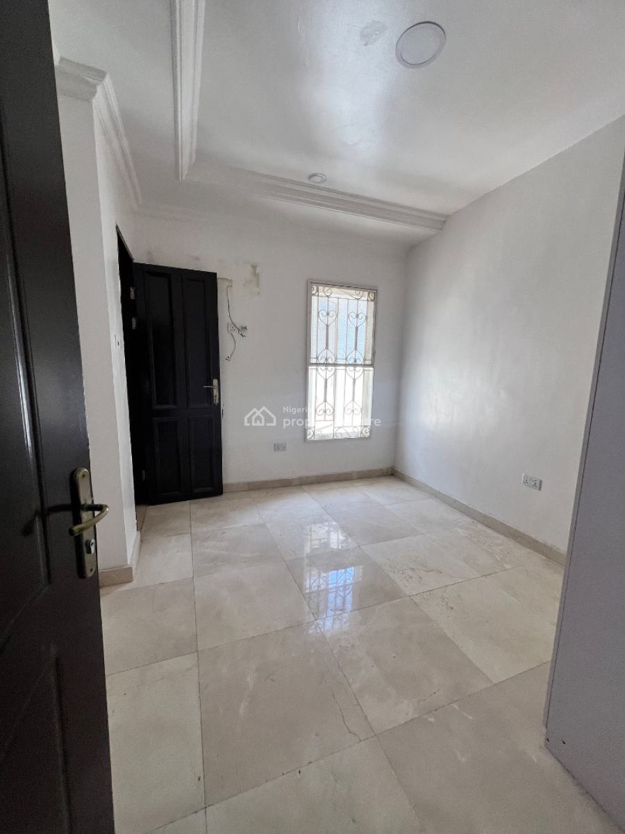 Spacious 3 Bedroom Apartment, Lekki Phase 1, Lekki, Lagos, Flat / Apartment for Rent