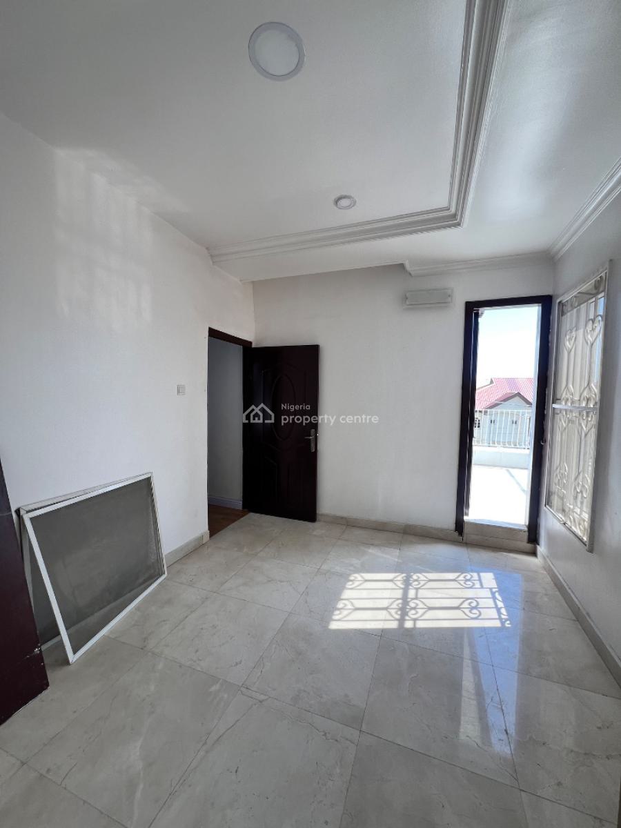 Spacious 3 Bedroom Apartment, Lekki Phase 1, Lekki, Lagos, Flat / Apartment for Rent