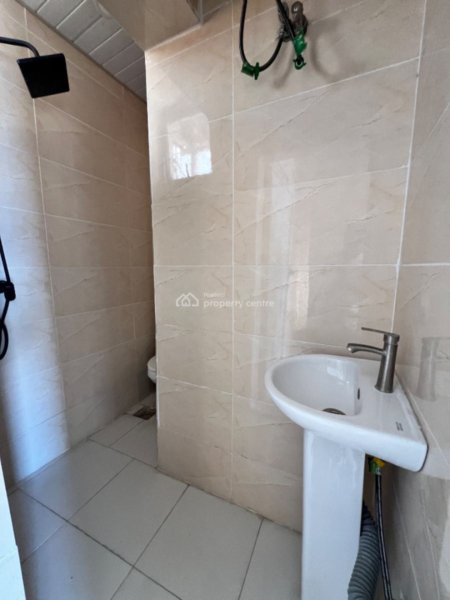 Spacious 3 Bedroom Apartment, Lekki Phase 1, Lekki, Lagos, Flat / Apartment for Rent