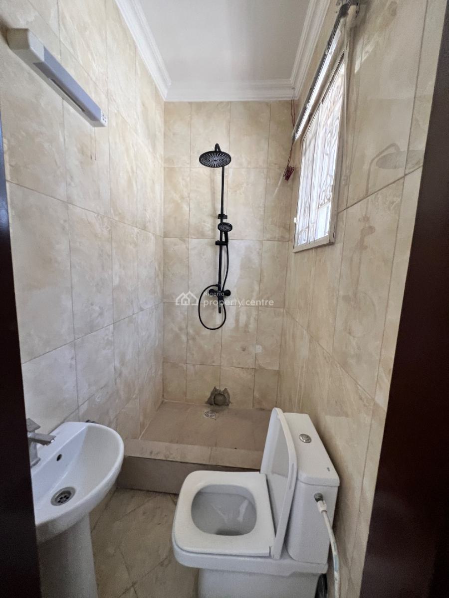 Spacious 3 Bedroom Apartment, Lekki Phase 1, Lekki, Lagos, Flat / Apartment for Rent