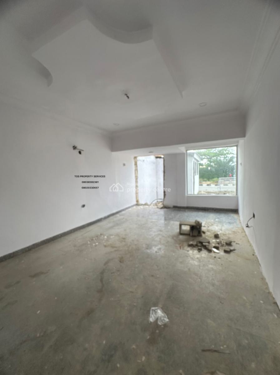 Lucrative Commercial Space Facing a Busy Road, Lekki Phase 1, Lekki, Lagos, Restaurant / Bar for Rent