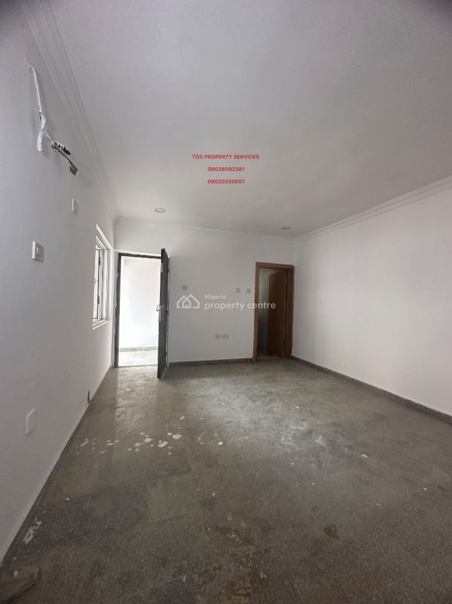 Lucrative Commercial Space Facing a Busy Road, Lekki Phase 1, Lekki, Lagos, Restaurant / Bar for Rent