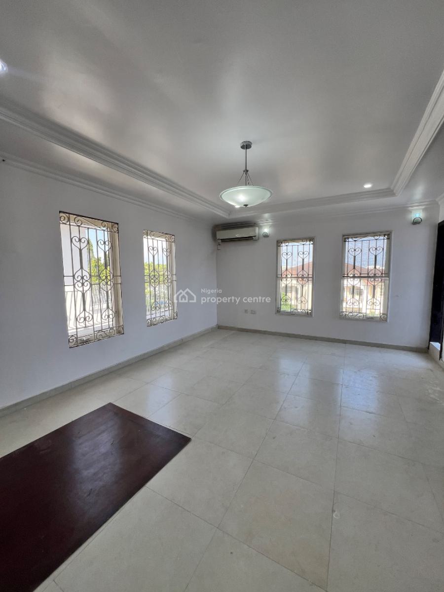 Spacious 2 Bedroom Apartment, Lekki Phase 1, Lekki, Lagos, Flat / Apartment for Rent