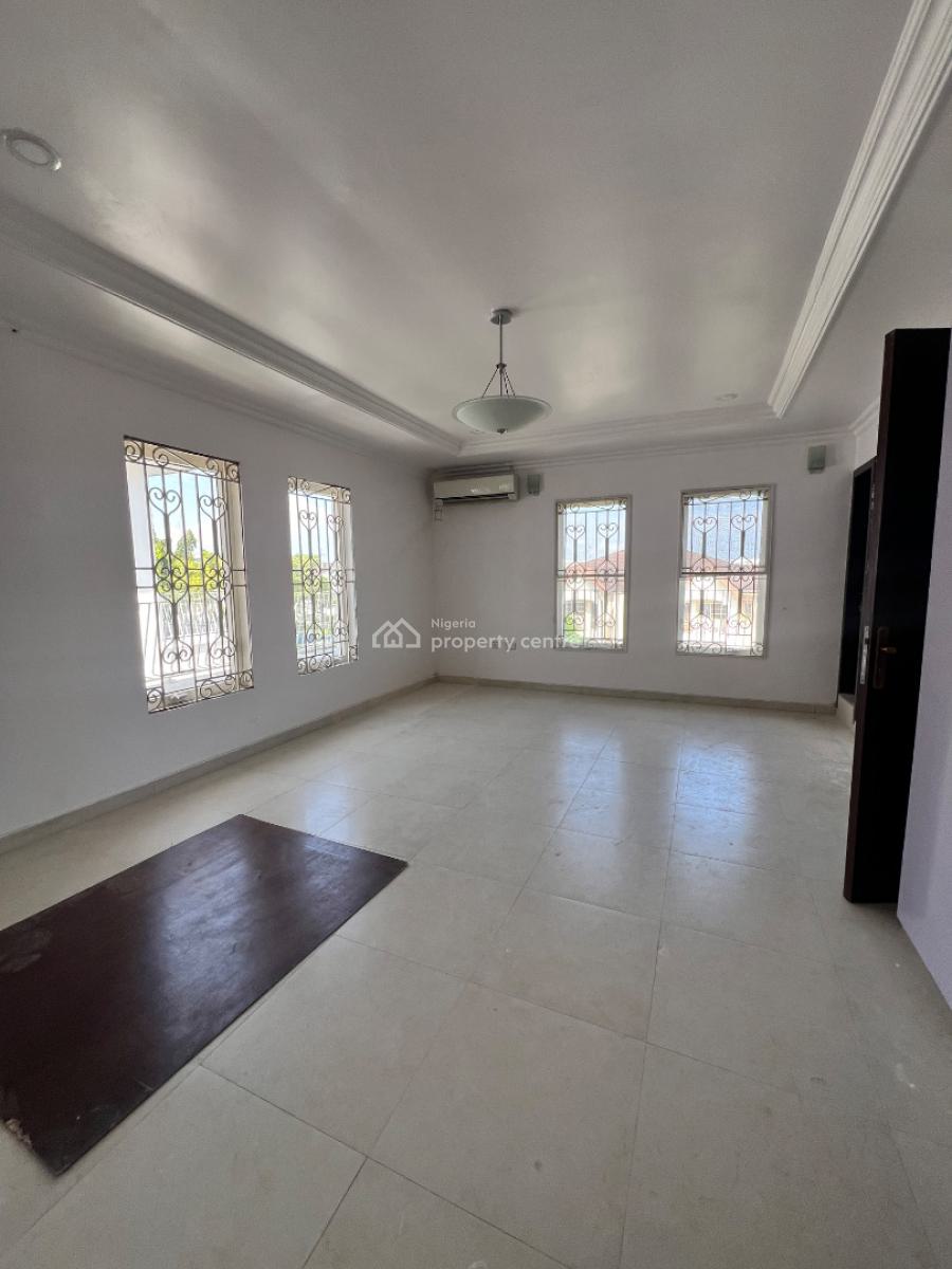 Spacious 2 Bedroom Apartment, Lekki Phase 1, Lekki, Lagos, Flat / Apartment for Rent