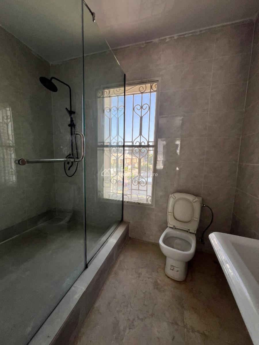 Spacious 2 Bedroom Apartment, Lekki Phase 1, Lekki, Lagos, Flat / Apartment for Rent