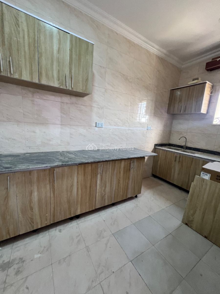 Spacious 2 Bedroom Apartment, Lekki Phase 1, Lekki, Lagos, Flat / Apartment for Rent