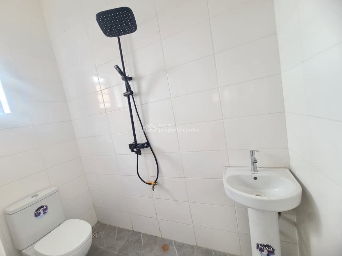 Beautiful and Massive 2 Bedroom Apartment, Ologolo, Ologolo, Lekki, Lagos, Flat / Apartment for Sale
