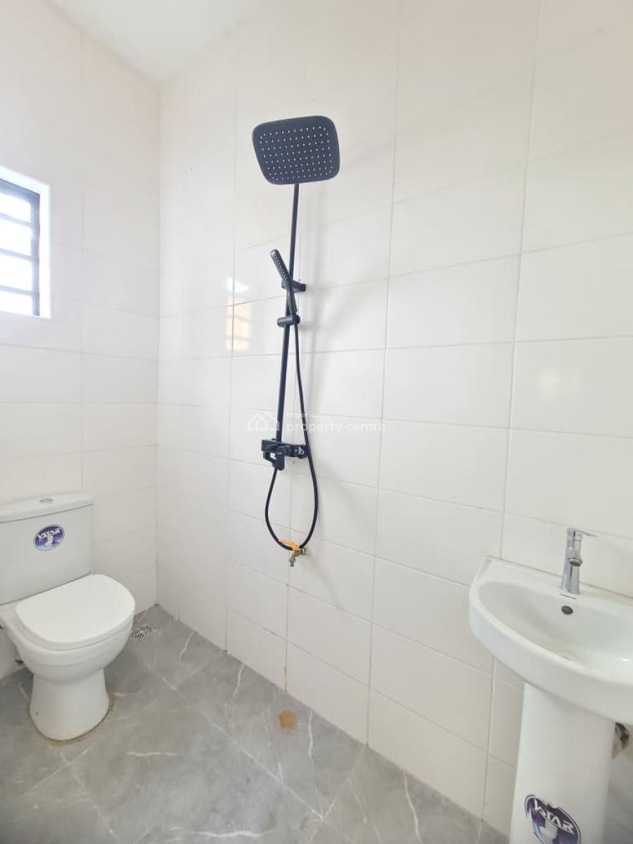 Beautiful and Massive 2 Bedroom Apartment, Ologolo, Ologolo, Lekki, Lagos, Flat / Apartment for Sale