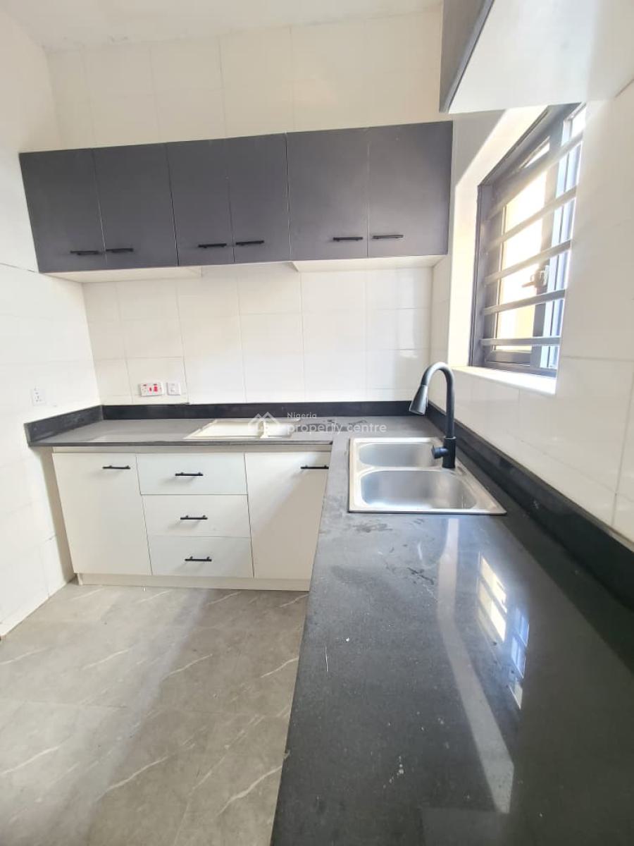 Beautiful and Massive 2 Bedroom Apartment, Ologolo, Ologolo, Lekki, Lagos, Flat / Apartment for Sale