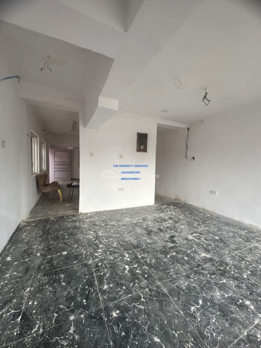 Front-facing Commercial Space on Groundfloor, Facing a Busy Commercial Road, Lekki Phase 1, Lekki, Lagos, Restaurant / Bar for Rent