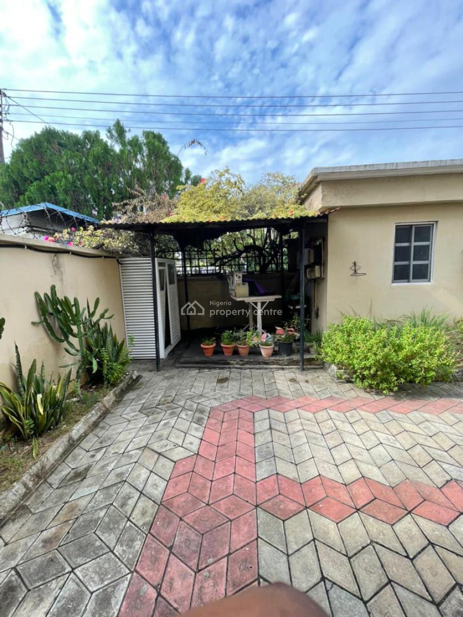 Large 4-bedrooms Duplex with Spacious Compound, 12a Oba Adeyinka Oyekan Estate, Lekki Phase 1, Lekki, Lagos, Semi-detached Duplex for Sale