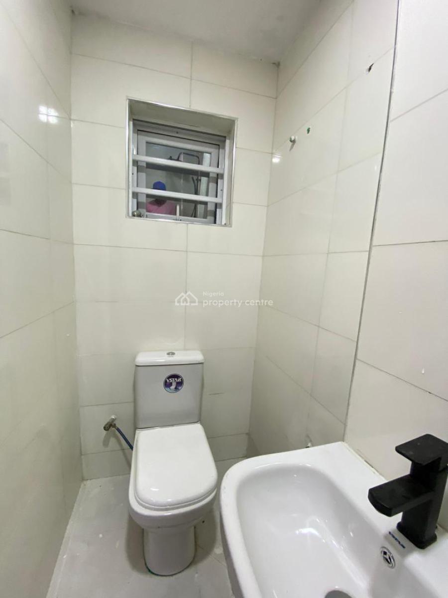 Tastefully Designed 2 Bedroom Apartment with Elevator & Pool., Lekki Phase 1, Lekki, Lagos, Flat / Apartment for Sale