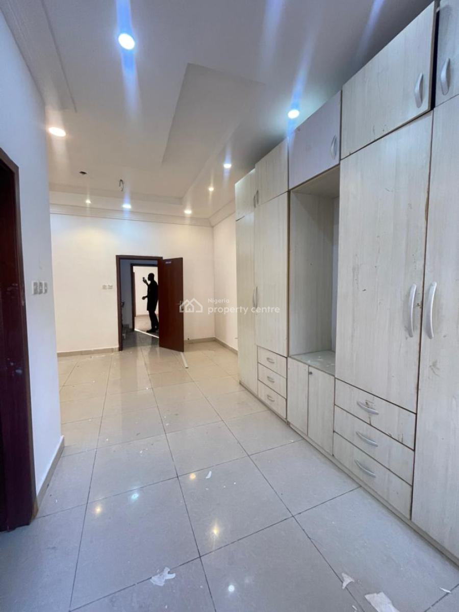 Spacious Master Bedroom Shared Apartment, Osapa London, Lekki Phase 1, Lekki, Lagos, Flat / Apartment for Rent