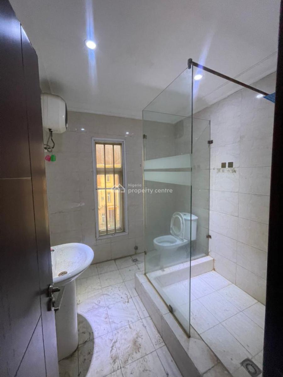 Spacious Master Bedroom Apartment Upstairs, Osapa London, Lekki Phase 1, Lekki, Lagos, Flat / Apartment for Rent