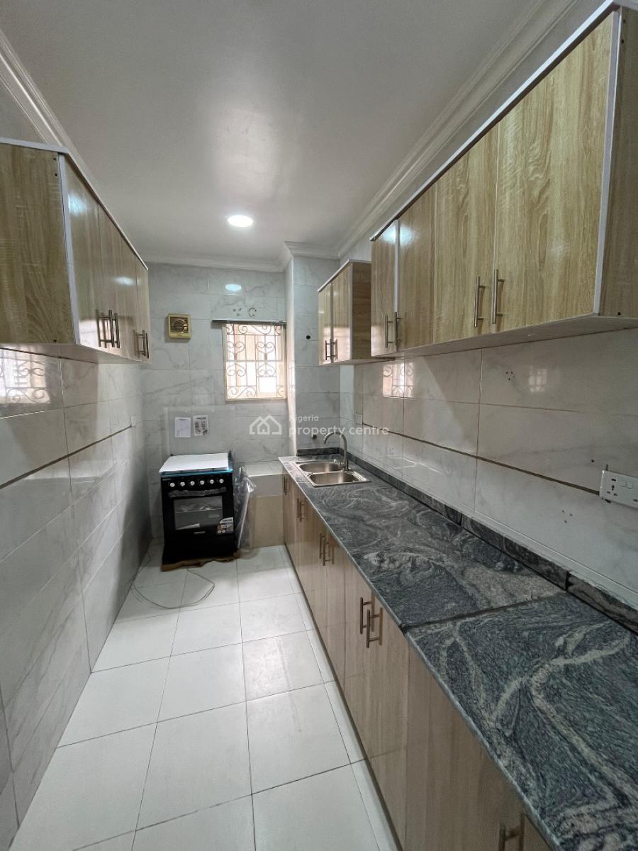 Fully Serviced 2 Bedroom with Extra Room, Lekki Phase 1, Lekki, Lagos, Flat / Apartment for Rent