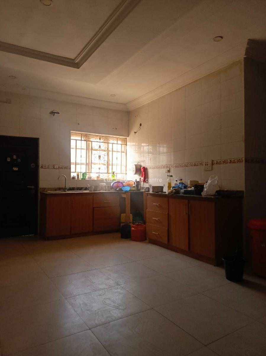 Well Renovated 8 Bedroom Fully Detached Duplex, Guzape District, Abuja, House for Rent