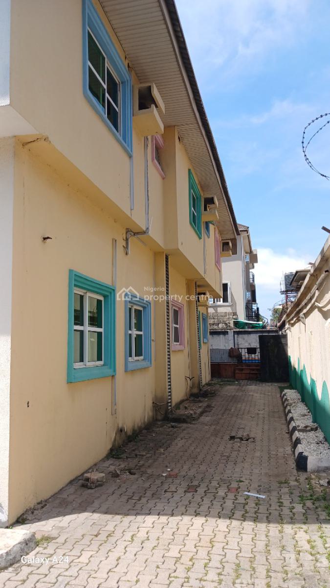 5 Bedrooms Detached House with 2 Rooms Bq., Off Shakiru Anjonrin Street, Lekki Phase 1, Lekki, Lagos, Detached Duplex for Rent