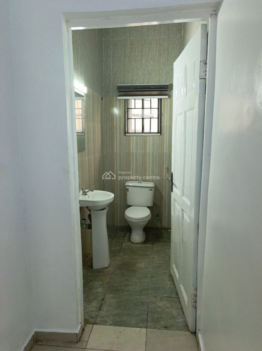 Well Maintain Ed 2 Bedroom Apartment, Lekki Phase 1, Lekki, Lagos, Flat / Apartment for Rent