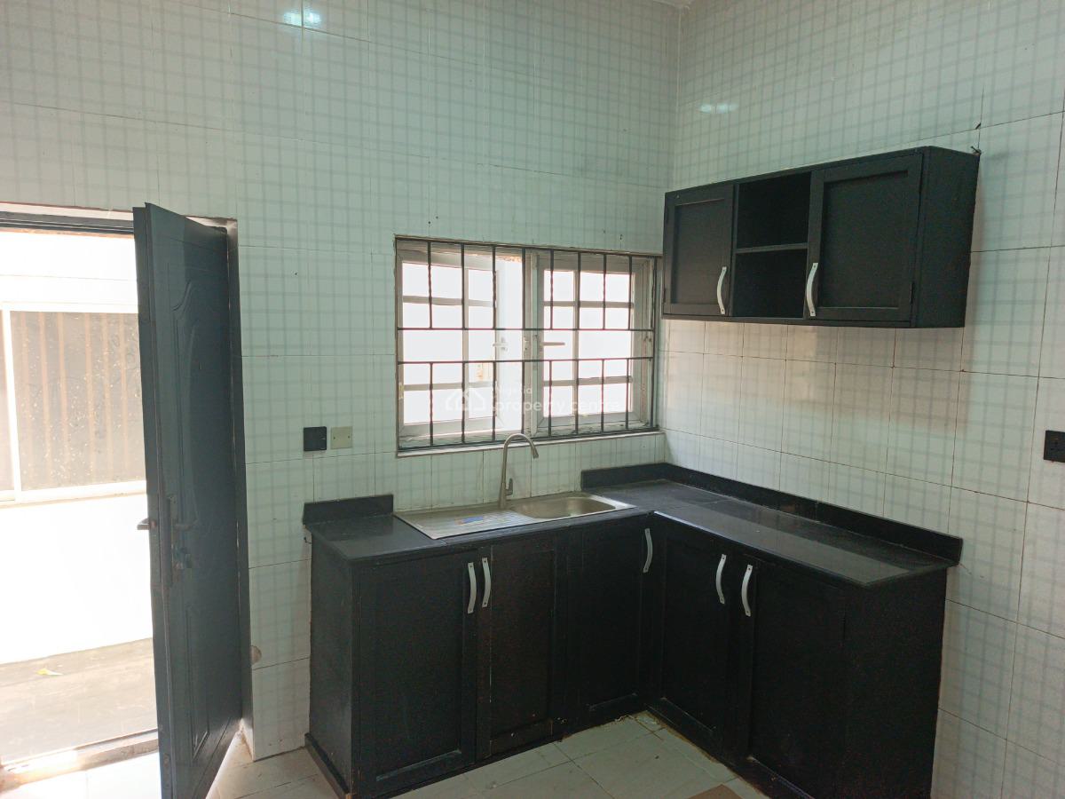 Well Maintain Ed 2 Bedroom Apartment, Lekki Phase 1, Lekki, Lagos, Flat / Apartment for Rent