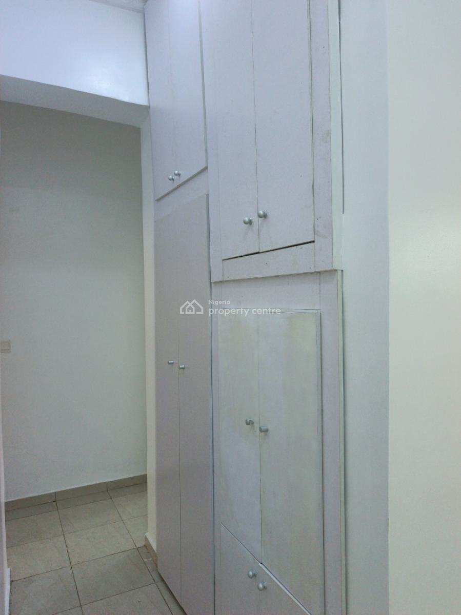 Well Maintain Ed 2 Bedroom Apartment, Lekki Phase 1, Lekki, Lagos, Flat / Apartment for Rent