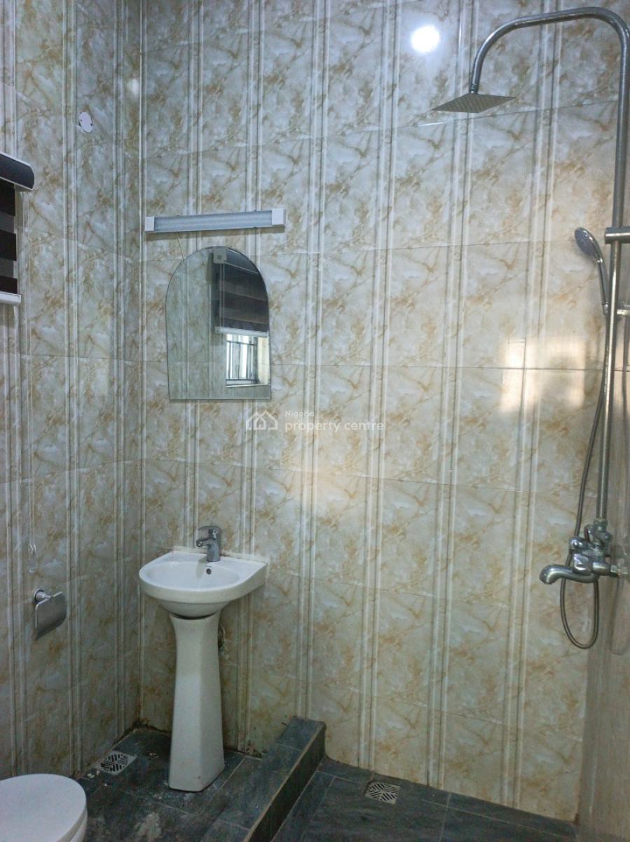Well Maintain Ed 2 Bedroom Apartment, Lekki Phase 1, Lekki, Lagos, Flat / Apartment for Rent