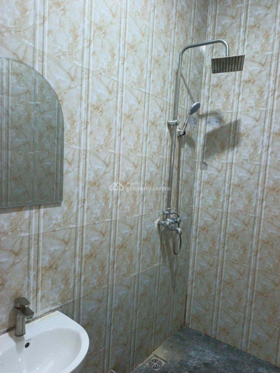 Well Maintain Ed 2 Bedroom Apartment, Lekki Phase 1, Lekki, Lagos, Flat / Apartment for Rent
