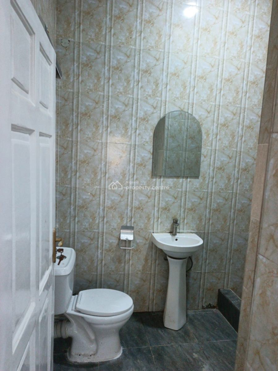 Well Maintain Ed 2 Bedroom Apartment, Lekki Phase 1, Lekki, Lagos, Flat / Apartment for Rent