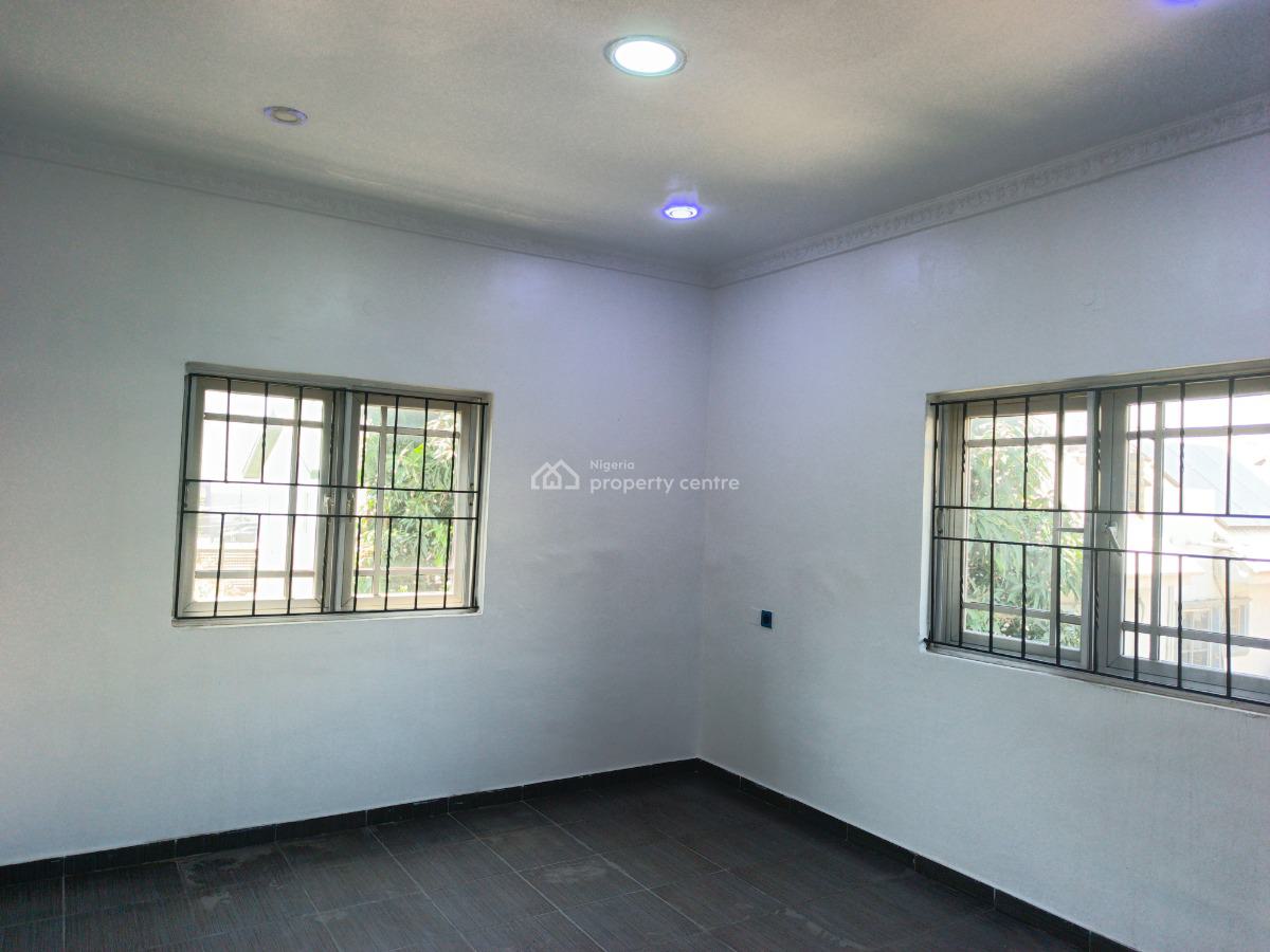 Well Maintain Ed 2 Bedroom Apartment, Lekki Phase 1, Lekki, Lagos, Flat / Apartment for Rent