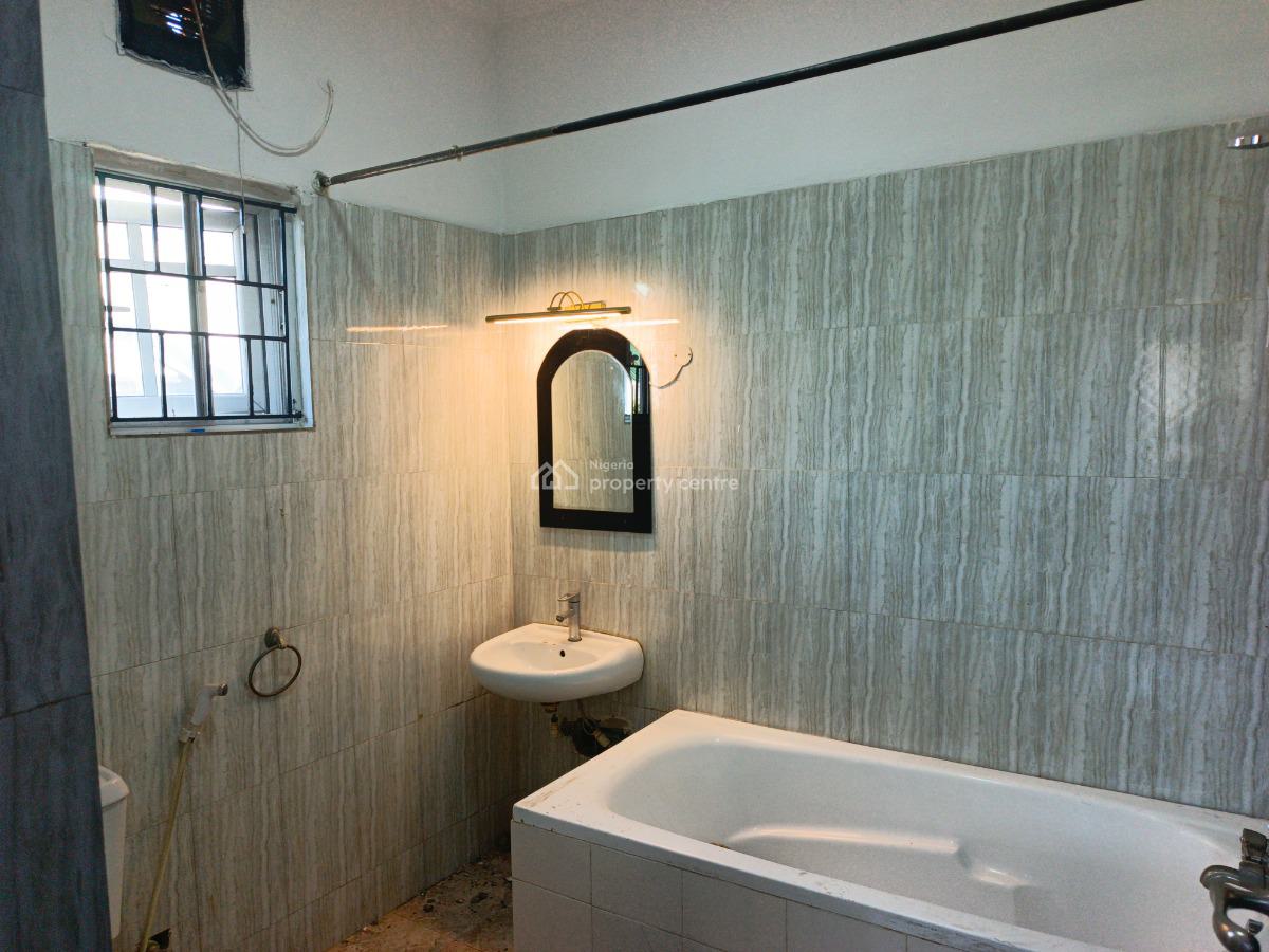 Well Maintain Ed 2 Bedroom Apartment, Lekki Phase 1, Lekki, Lagos, Flat / Apartment for Rent