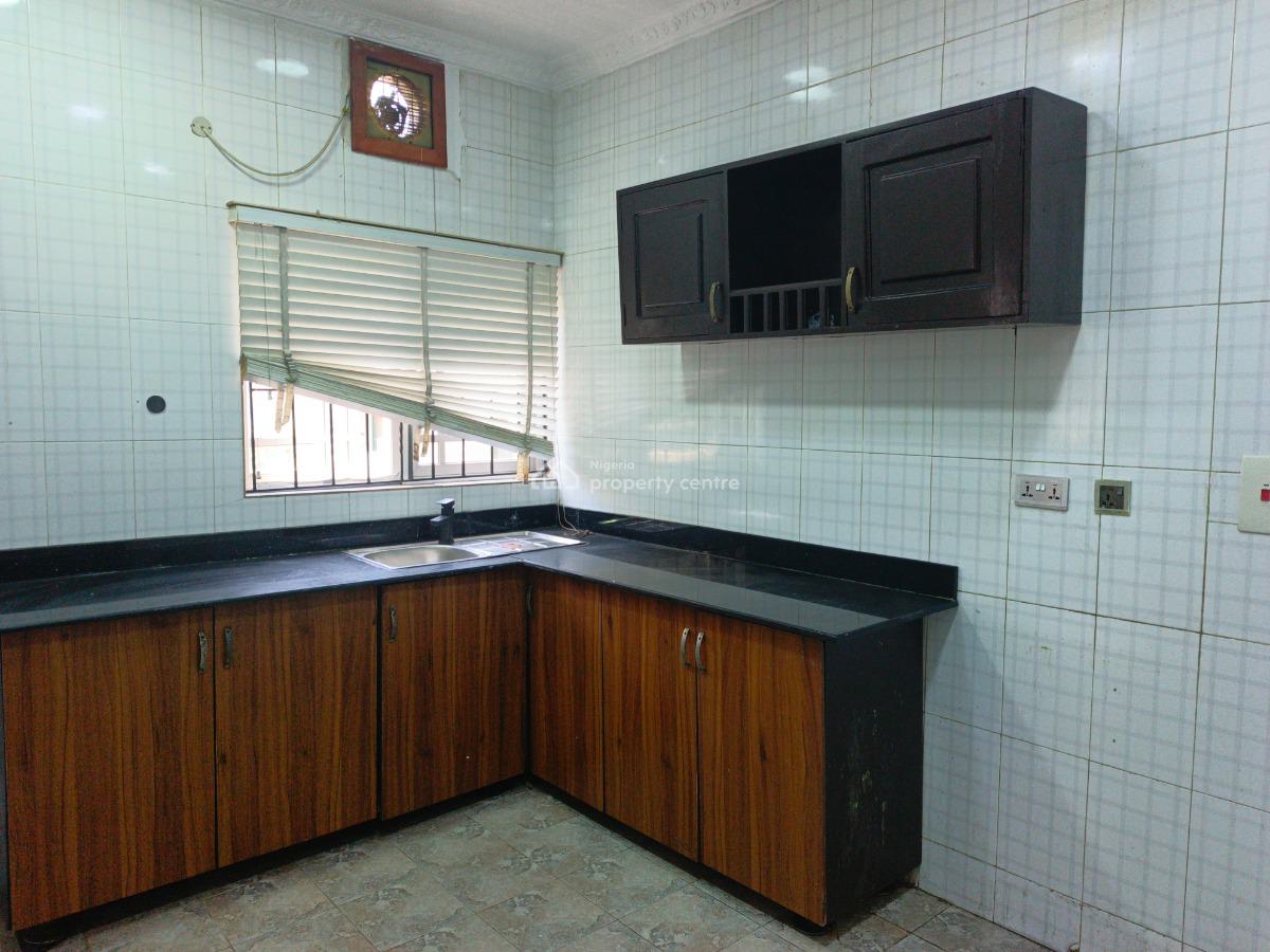 Well Maintain Ed 2 Bedroom Apartment, Lekki Phase 1, Lekki, Lagos, Flat / Apartment for Rent