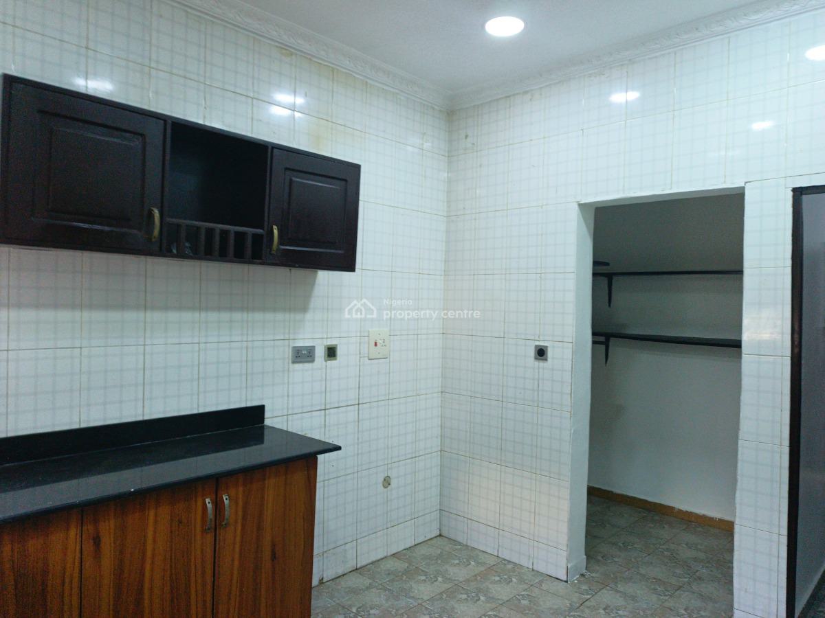 Well Maintain Ed 2 Bedroom Apartment, Lekki Phase 1, Lekki, Lagos, Flat / Apartment for Rent