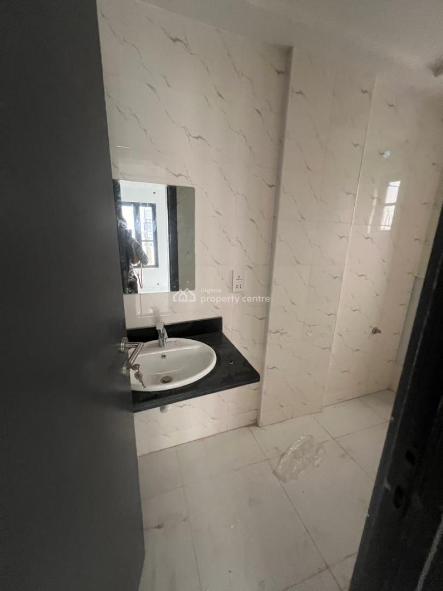 2 Bedroom Apartment in Lekki Phase Right Hand Side1, Lekki Phase 1, Lekki, Lagos, Block of Flats for Sale
