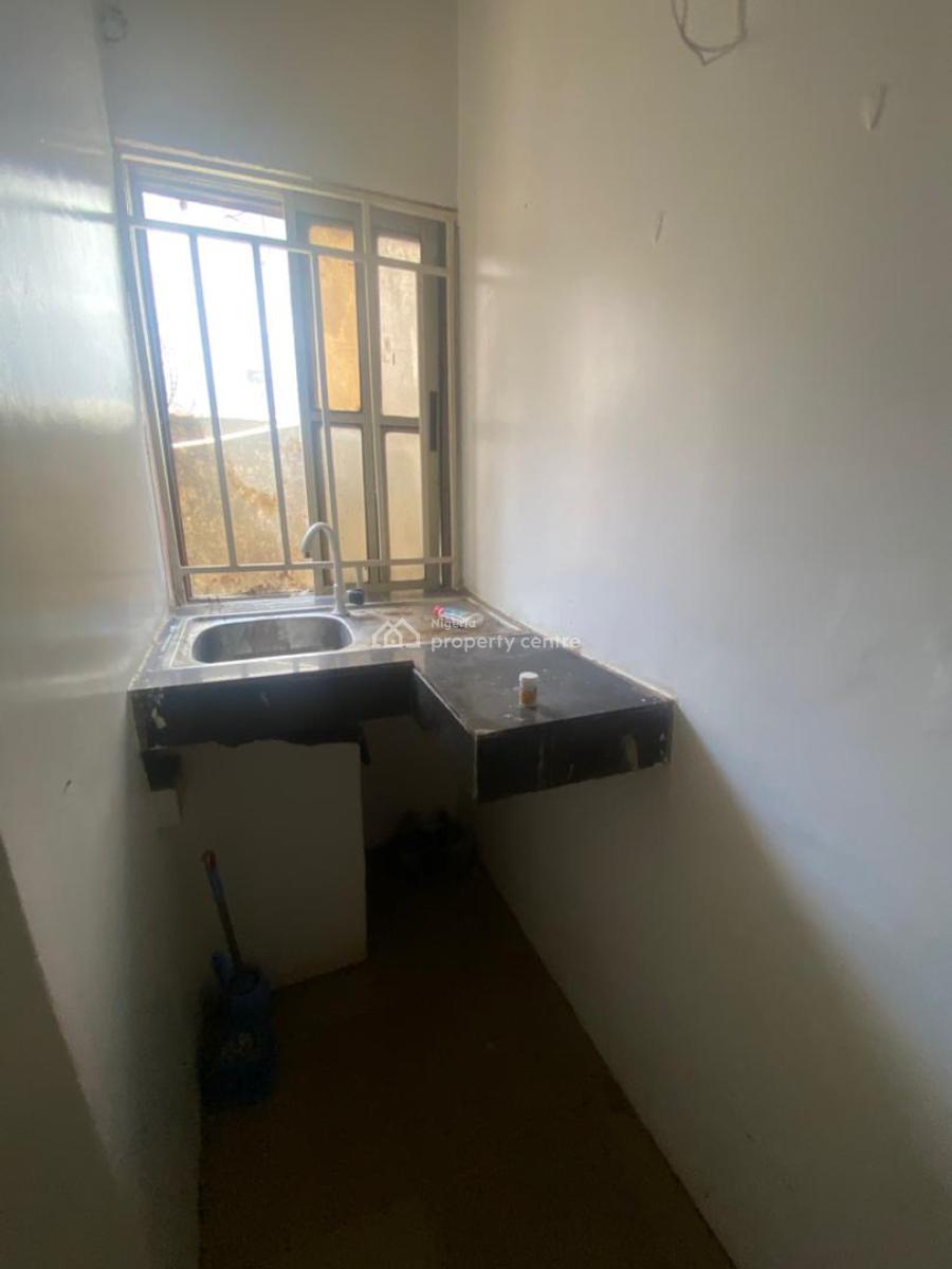 One Bedroom Apartment, New Road, Lekki, Lagos, Flat / Apartment for Rent