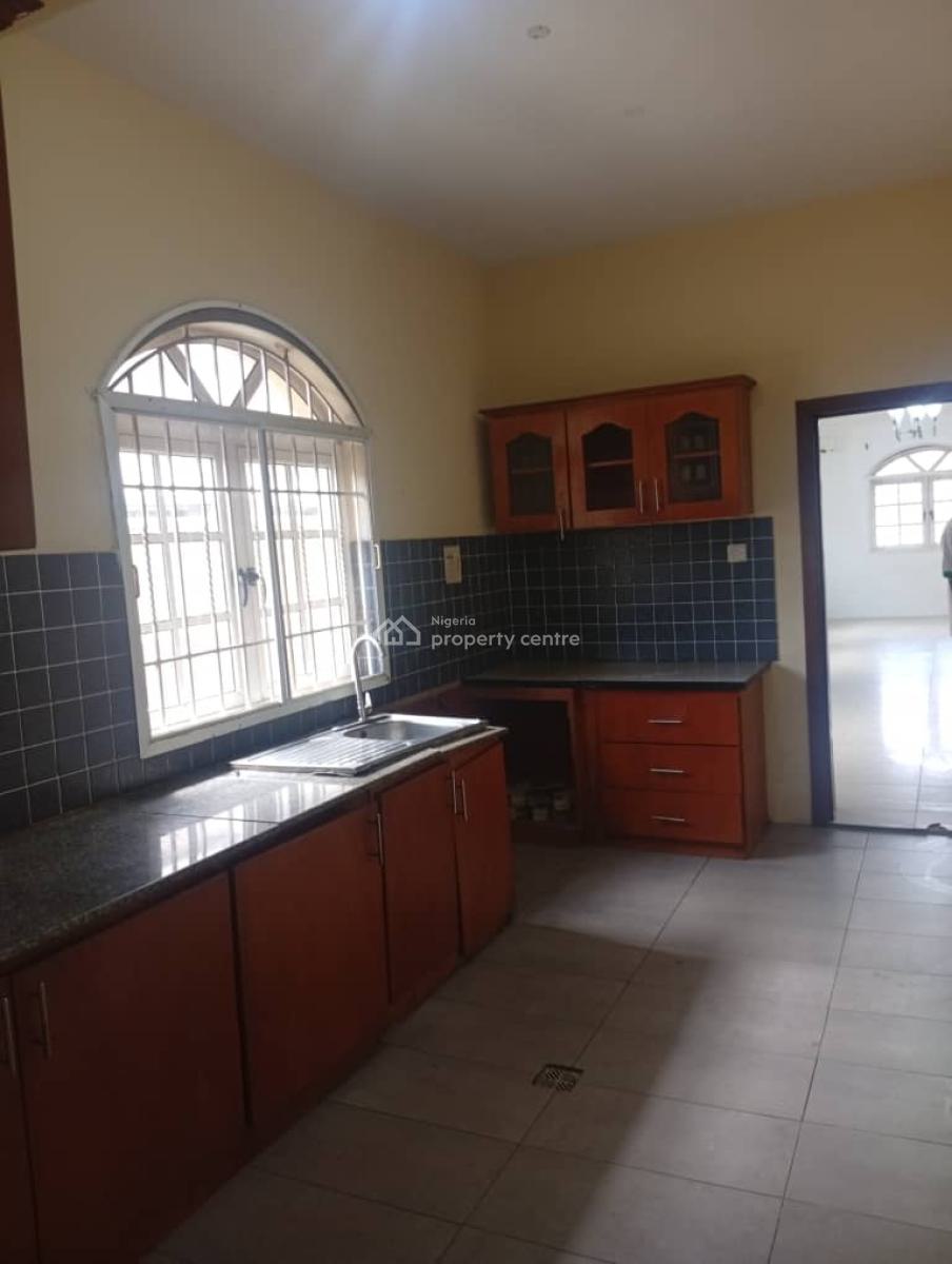 Lovely 3 Bedroom Flat with Spacious Kitchen, Lekki Phase 1, Lekki, Lagos, Flat / Apartment for Rent