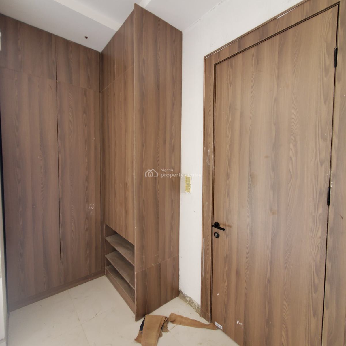 Excellent 2bedroom Apartment Within a Secured Estate, Lekki Phase 1, Lekki, Lagos, Flat / Apartment for Sale