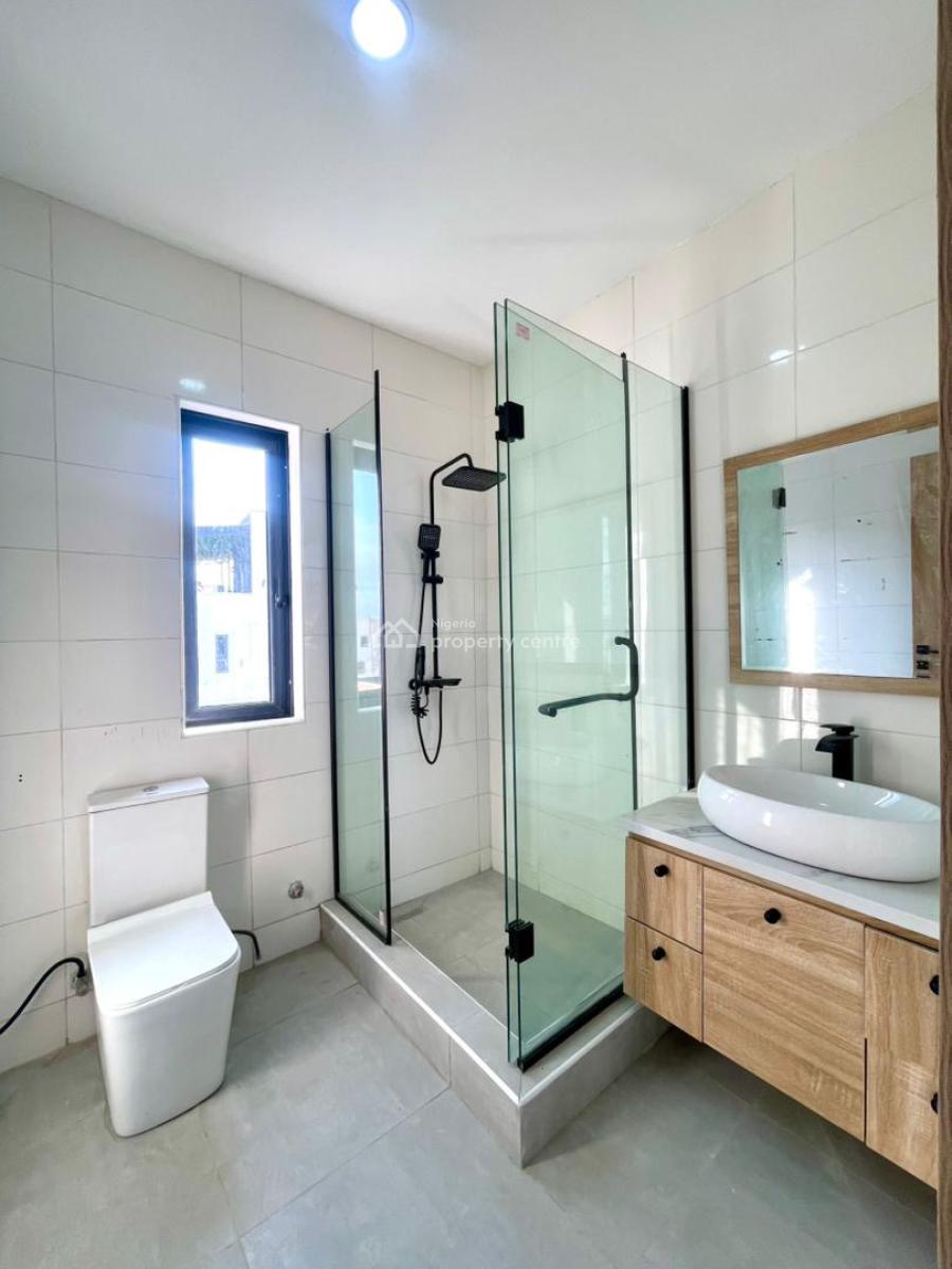 Fantastically Carved 2 Bed Apartment with Elevator, Swimming Pool, Lekki Phase 1, Lekki, Lagos, Flat / Apartment for Sale