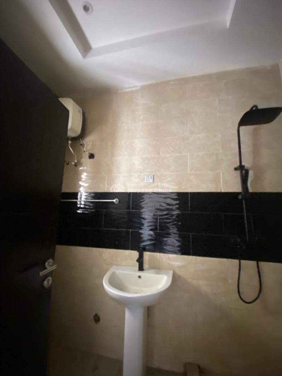 Newly Renovated Spacious 3 Bedroom Apartment, Upstairs, Peninsula Garden Estate, Sangotedo, Ajah, Lagos, Flat / Apartment for Rent