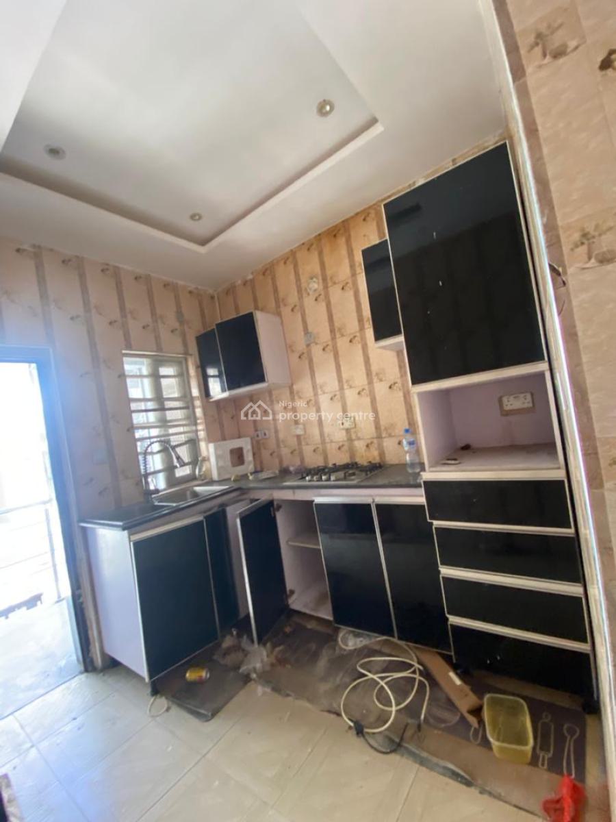 Newly Renovated Spacious 3 Bedroom Apartment, Upstairs, Peninsula Garden Estate, Sangotedo, Ajah, Lagos, Flat / Apartment for Rent