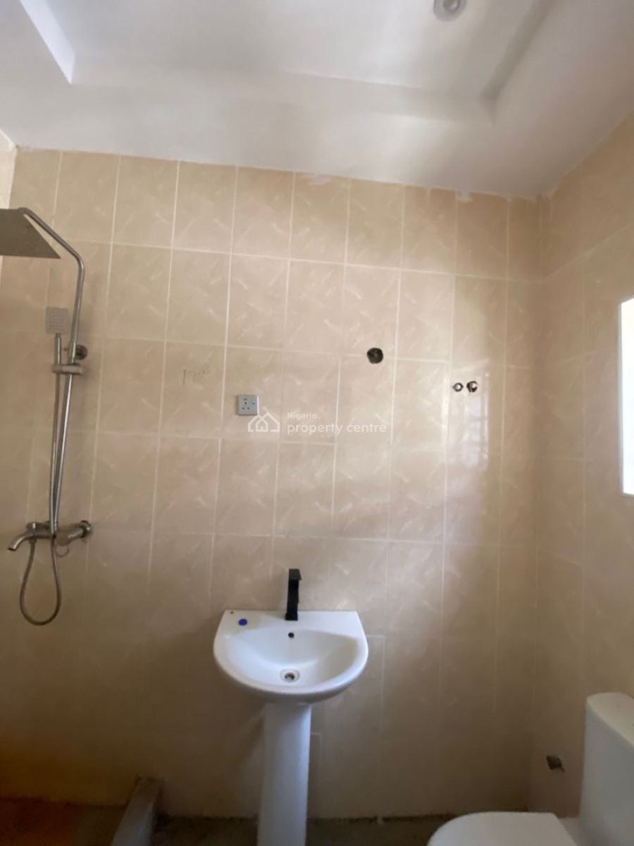 Newly Renovated Spacious 3 Bedroom Apartment, Upstairs, Peninsula Garden Estate, Sangotedo, Ajah, Lagos, Flat / Apartment for Rent