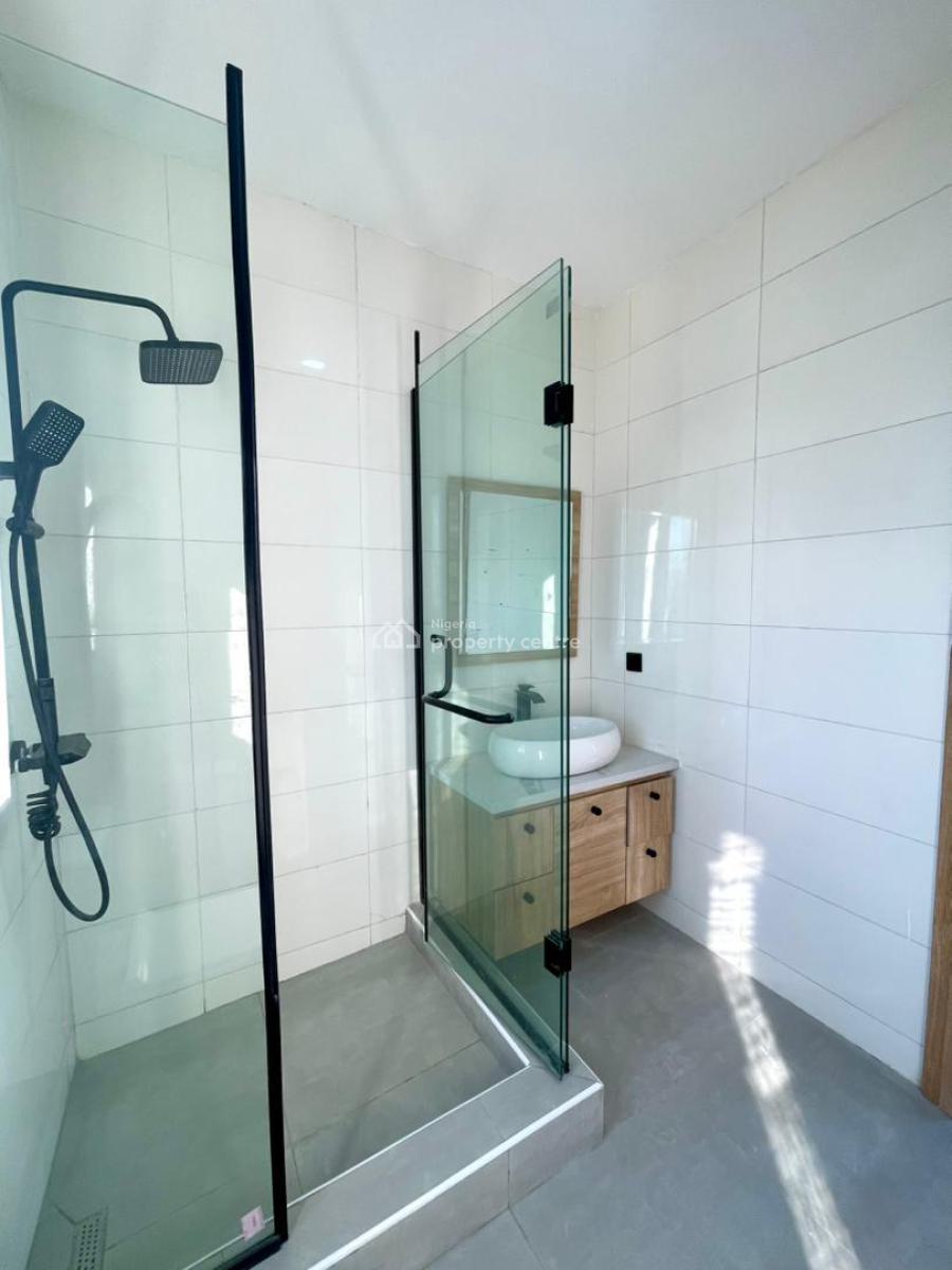 Luxurious 2 Bedrooms with Swimming Pool, Elevator and Gym, Lekki Phase 1, Lekki, Lagos, Flat / Apartment for Sale