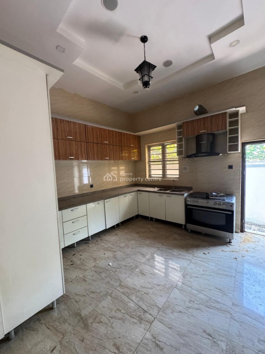 𝐌𝐀𝐈𝐍𝐓𝐀𝐈𝐍𝐄𝐃 5 𝐁𝐄𝐃𝐑𝐎𝐎𝐌 𝐃𝐄𝐓𝐀𝐂𝐇𝐄𝐃 𝐃𝐔𝐏𝐋𝐄𝐗, Chevron, Lekki, Lekki Phase 2, Lekki, Lagos, Detached Duplex for Rent