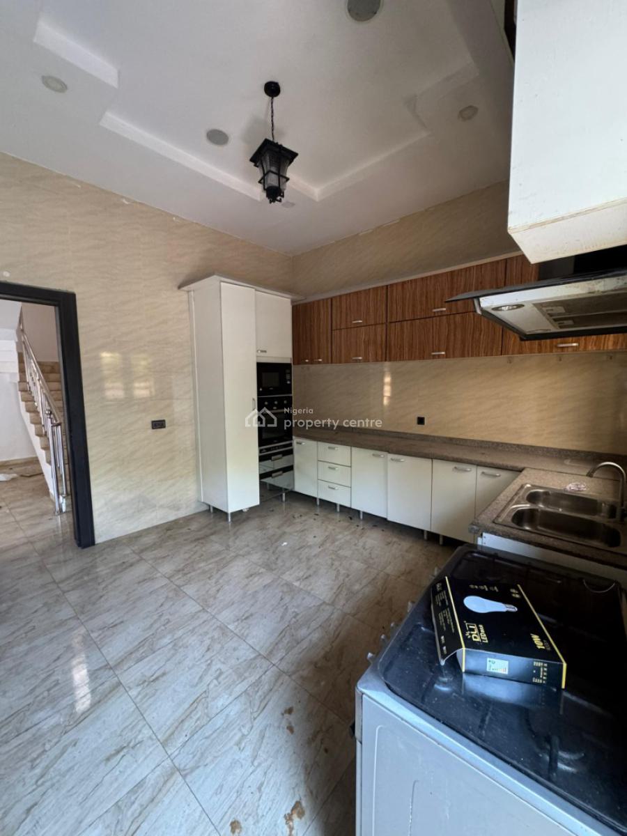 𝐌𝐀𝐈𝐍𝐓𝐀𝐈𝐍𝐄𝐃 5 𝐁𝐄𝐃𝐑𝐎𝐎𝐌 𝐃𝐄𝐓𝐀𝐂𝐇𝐄𝐃 𝐃𝐔𝐏𝐋𝐄𝐗, Chevron, Lekki, Lekki Phase 2, Lekki, Lagos, Detached Duplex for Rent