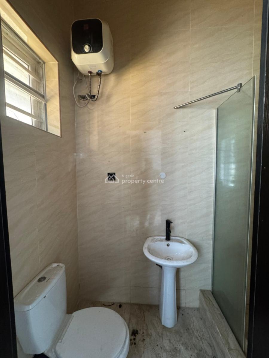 𝐌𝐀𝐈𝐍𝐓𝐀𝐈𝐍𝐄𝐃 5 𝐁𝐄𝐃𝐑𝐎𝐎𝐌 𝐃𝐄𝐓𝐀𝐂𝐇𝐄𝐃 𝐃𝐔𝐏𝐋𝐄𝐗, Chevron, Lekki, Lekki Phase 2, Lekki, Lagos, Detached Duplex for Rent