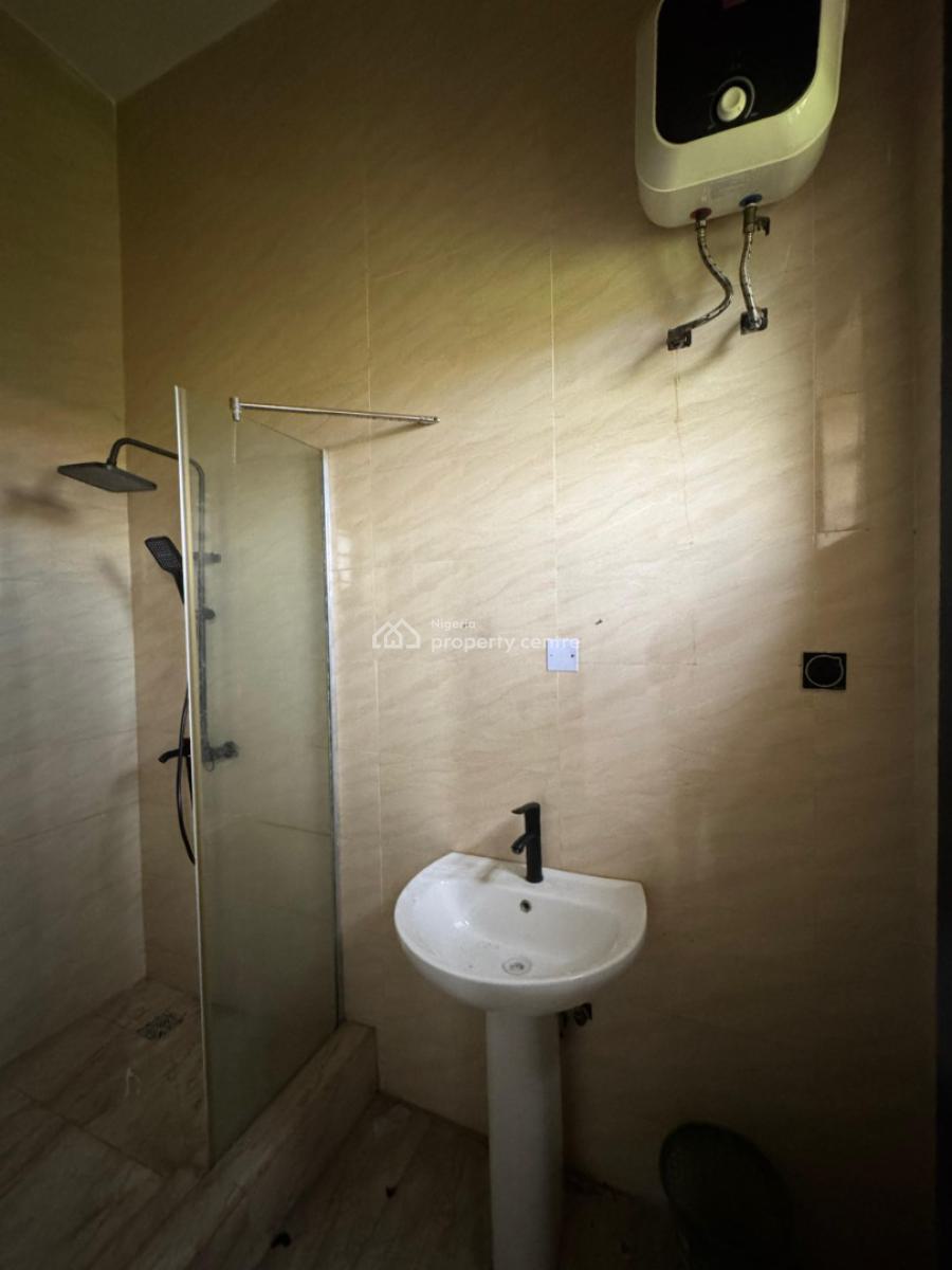 𝐌𝐀𝐈𝐍𝐓𝐀𝐈𝐍𝐄𝐃 5 𝐁𝐄𝐃𝐑𝐎𝐎𝐌 𝐃𝐄𝐓𝐀𝐂𝐇𝐄𝐃 𝐃𝐔𝐏𝐋𝐄𝐗, Chevron, Lekki, Lekki Phase 2, Lekki, Lagos, Detached Duplex for Rent